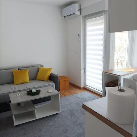 Alexis Apartman Apartment